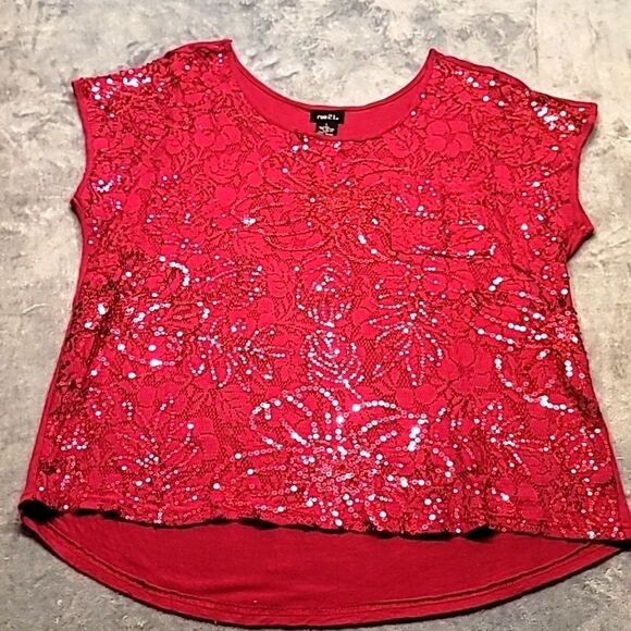 Rue21 Tops - 0191. EUC ~ RUE 21 ~ L ~ What a great top for a couple of upcoming Holidays!!